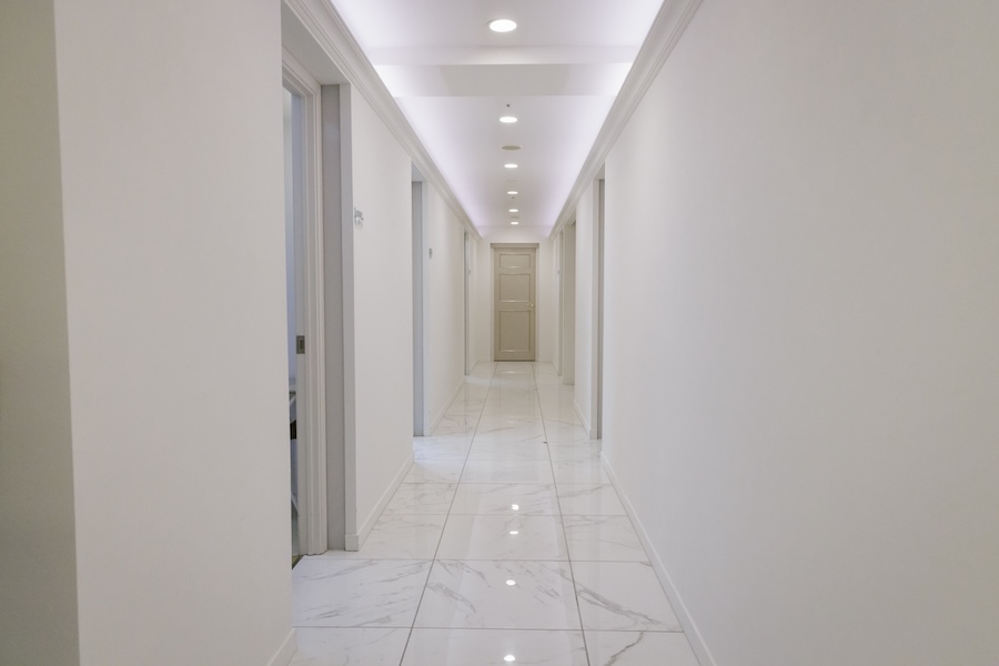 診察室へと続く廊下