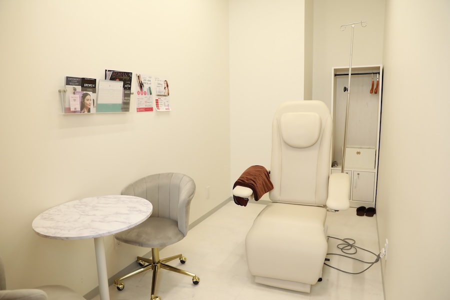 プライバシーに配慮された処置室