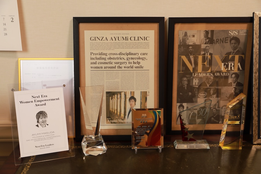 女性の活躍を支える医療への貢献が評価され、国内外のリーダーズアワードを多数受賞。患者様に寄り添う確かな実績の証