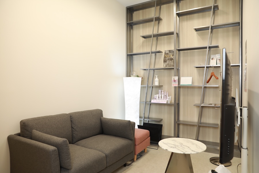 落ち着いた雰囲気の中で、悩みや希望をじっくりと相談できるカウンセリングルーム