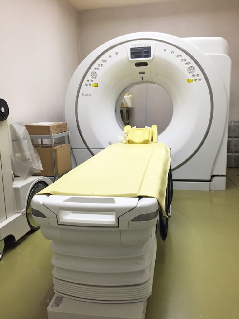 大きな病院まで行かなくても、その場で精密検査（CT）を受けることが可能