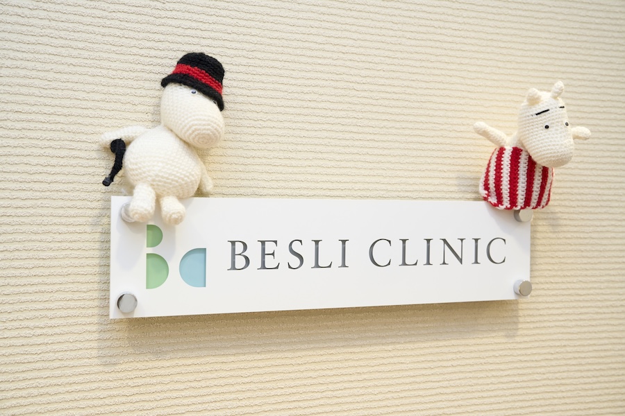 クリニック名が記載された表札