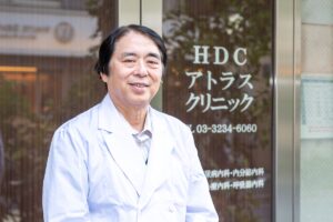 保護中: 「需要は現場にある」。かつて専門医が少なかった糖尿病治療に挑んだHDCアトラスクリニック、患者教育とエビデンスで導く「伴走の医療」