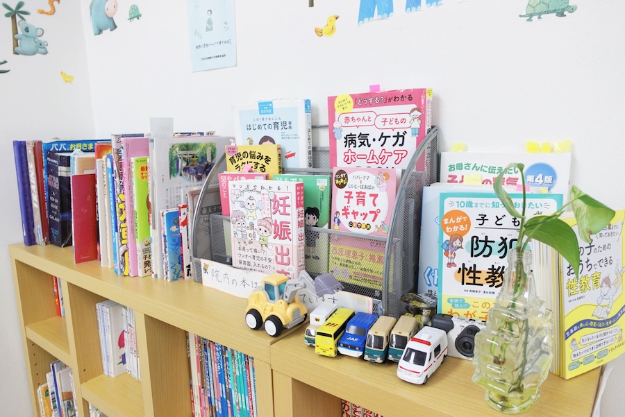 細部院長の著作は院内でも読むことができる