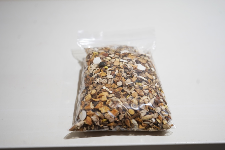 症状に合わせて複数の生薬を組み合わせた煎じ薬の原料