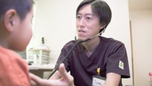 子どもの体調の変化から、低身長や発達の心配まで。しょうのこどもクリニックが実践する、医師不足地域における包括的ケア
