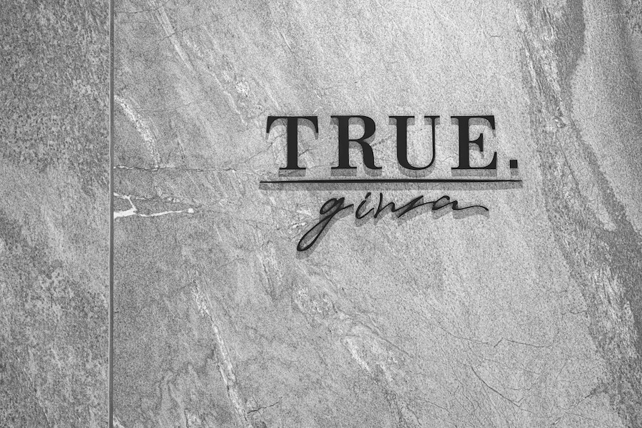 銀座駅、東銀座駅、銀座一丁目駅からいずれも徒歩3〜4分の「TRUE.ginza」