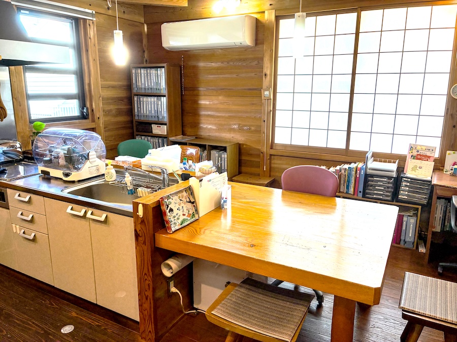 食事相談室。窓には障子をいれてゆったりとくつろげる部屋になっている