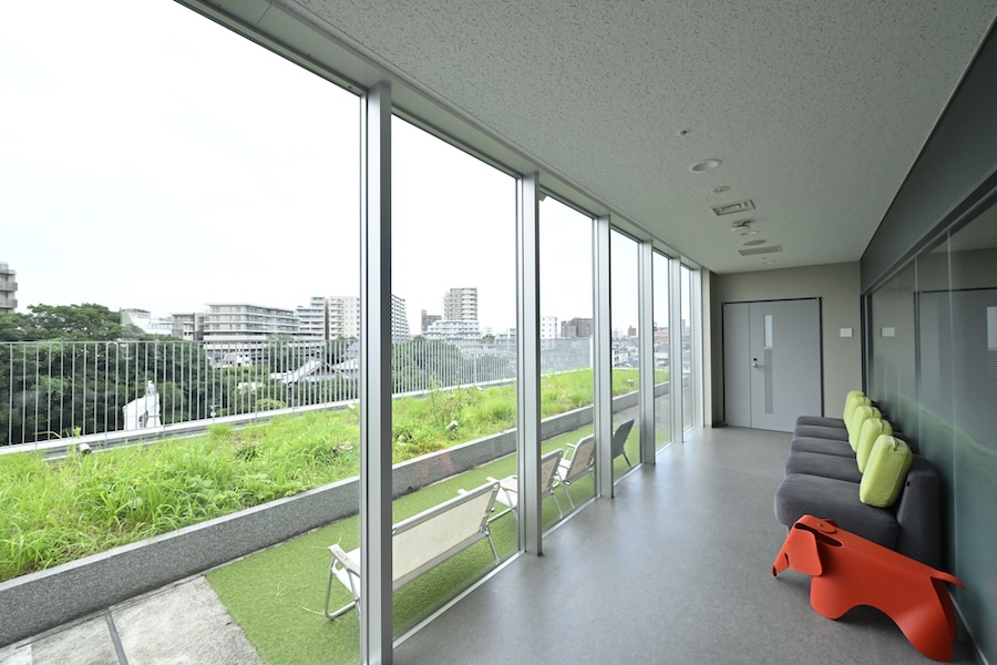 決められた一日ではなく、自分の時間を過ごす。景色に開かれた、暮らしに近い空間