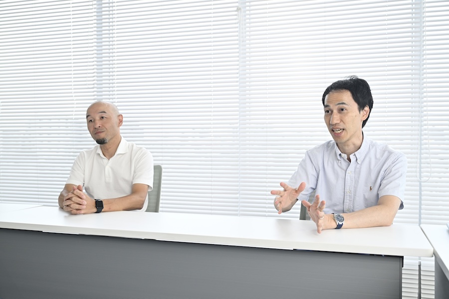 おうちにかえろう。病院 横井 大介事務長（左）と水野 慎大院長（右）