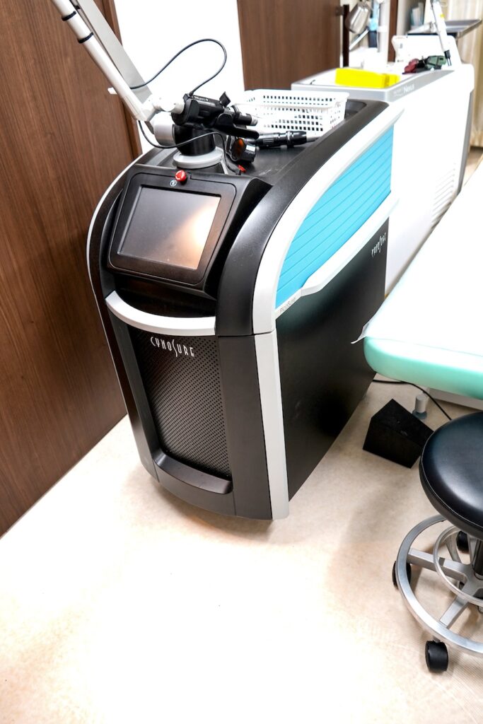 肌のレーザー治療に用いる機器